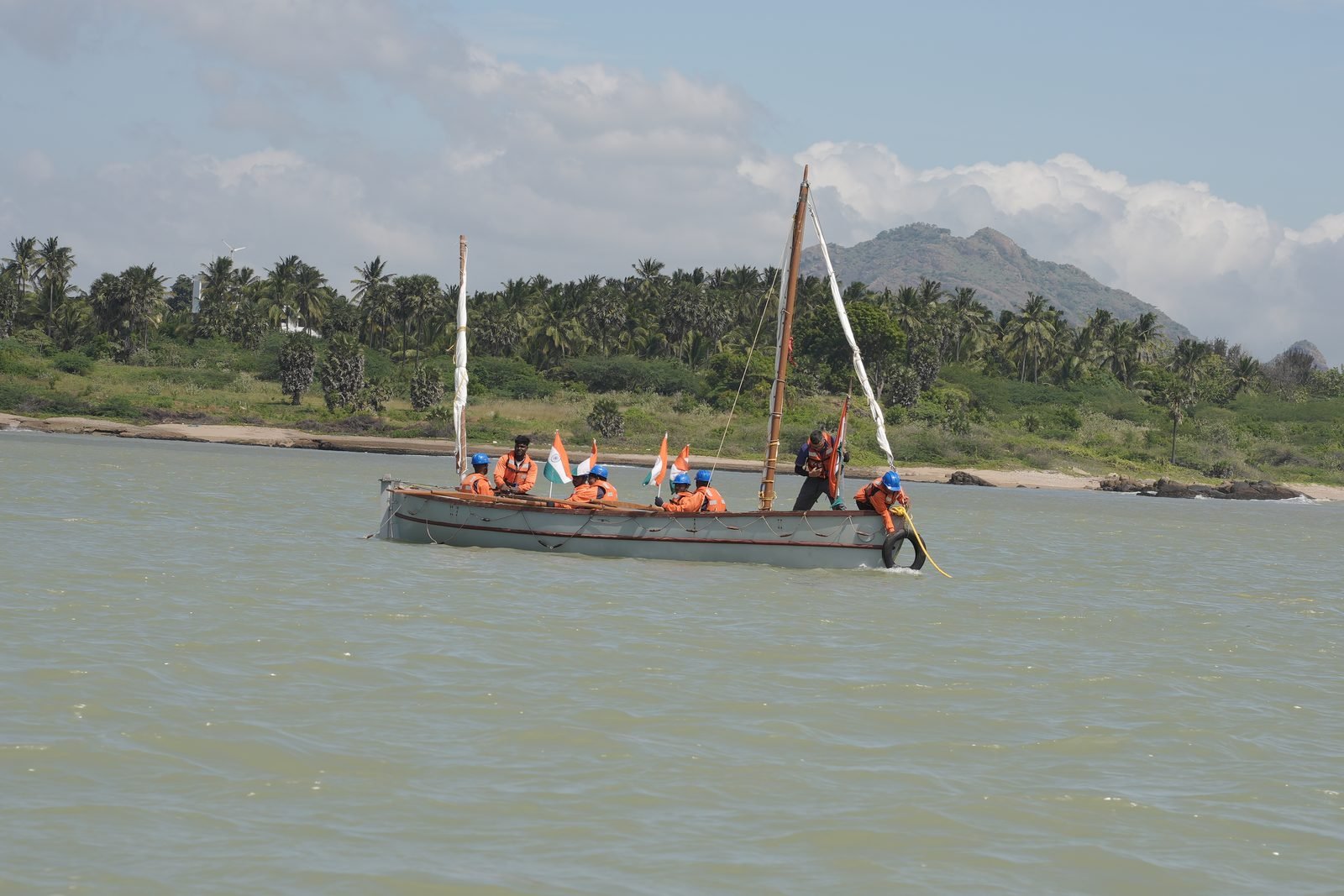 Group photo with the lighthouse in the background