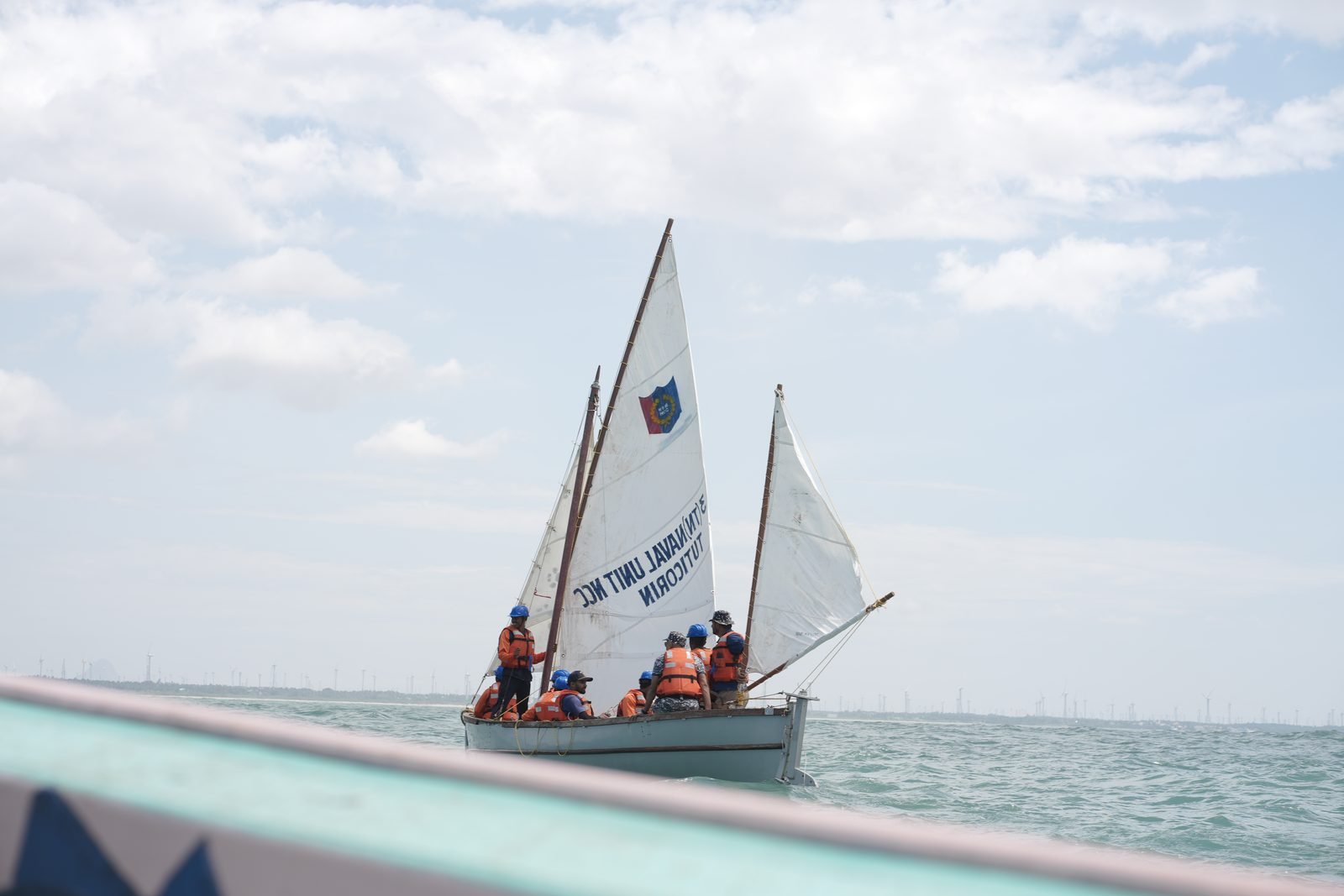 Sailing lesson for first-time crew members